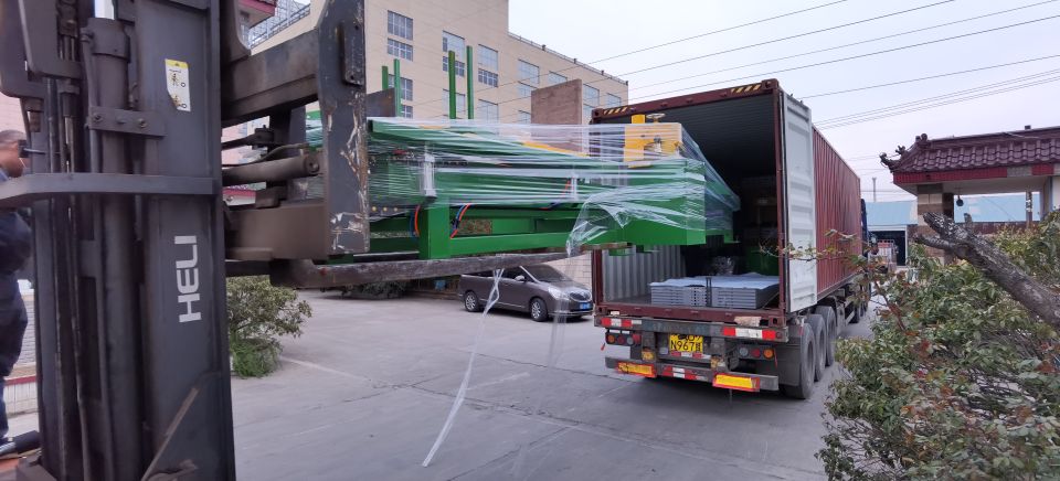 M&aacute;quina de corte de madera contrachapada