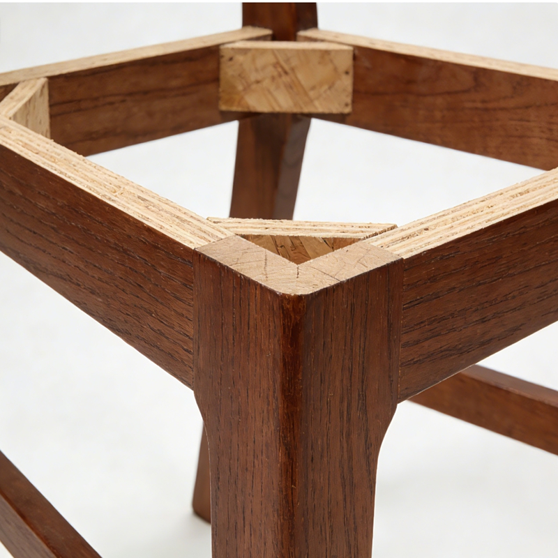 Madera contrachapada para las patas de la silla.