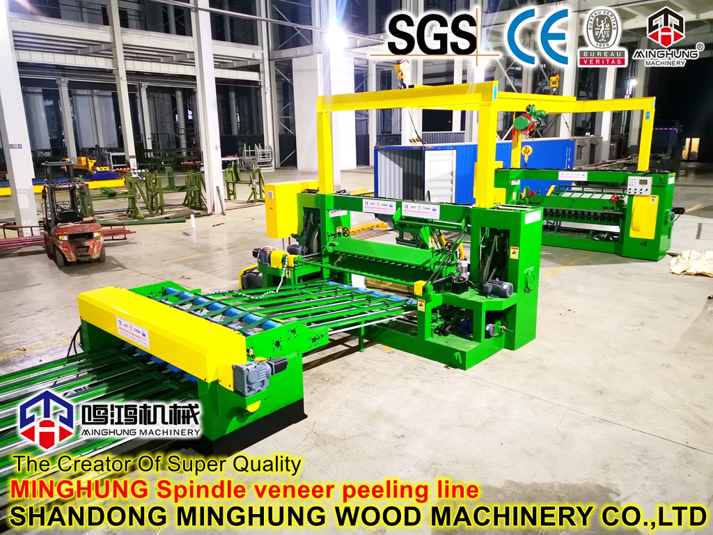 Torno pelador de husillo con di&aacute;metro m&aacute;ximo de troncos de 1600 mm