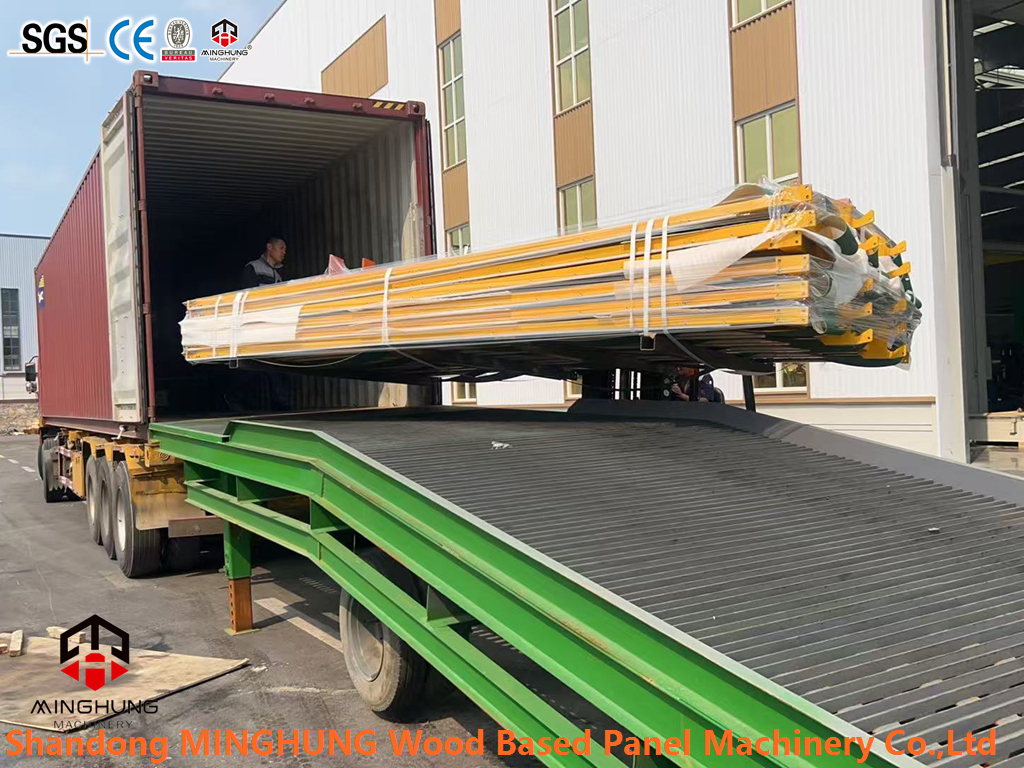 Carga de la m&aacute;quina de madera contrachapada Minghung (4) 