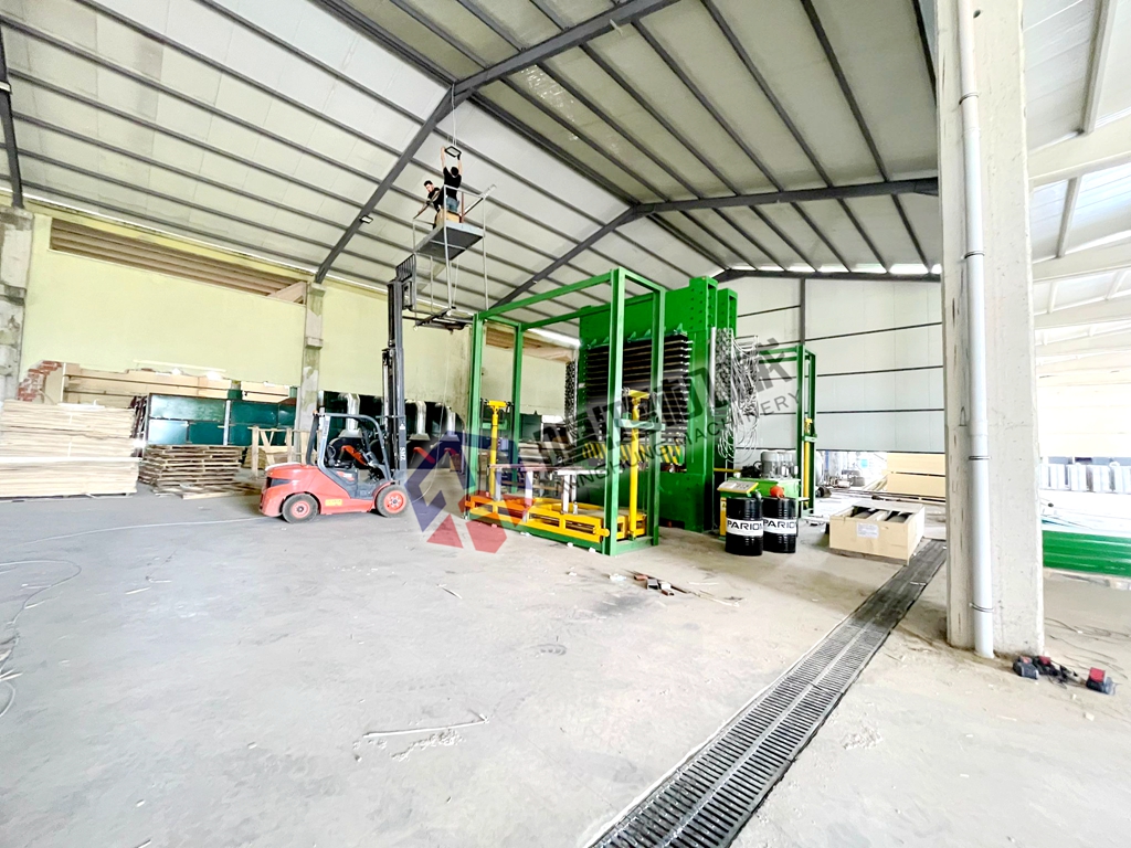 máquina de prensa de madera contrachapada