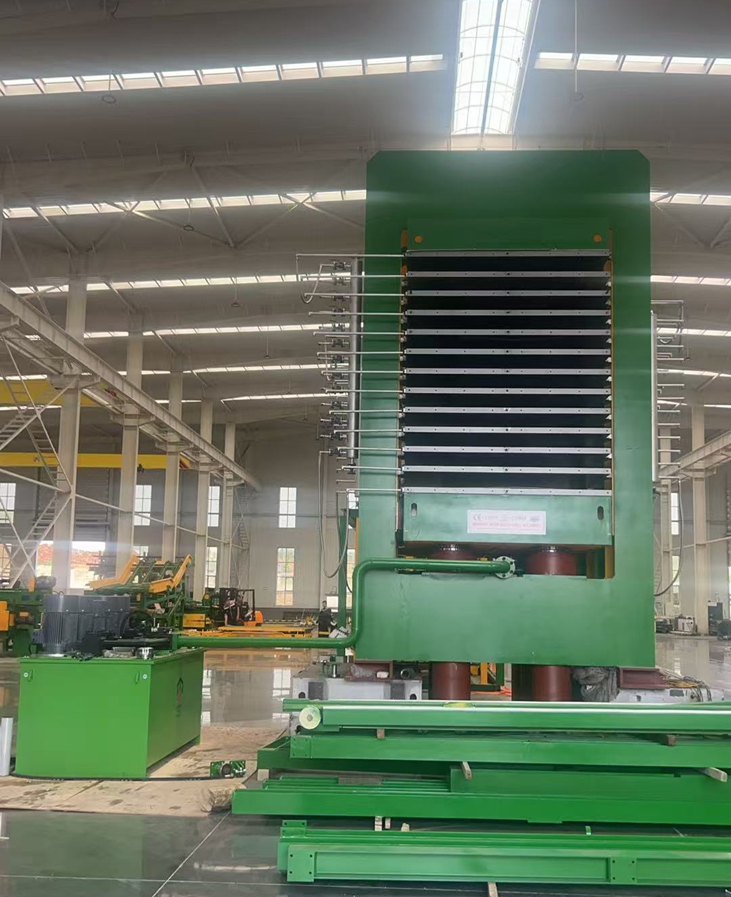 M&aacute;quina prensadora en caliente de madera contrachapada (3) 