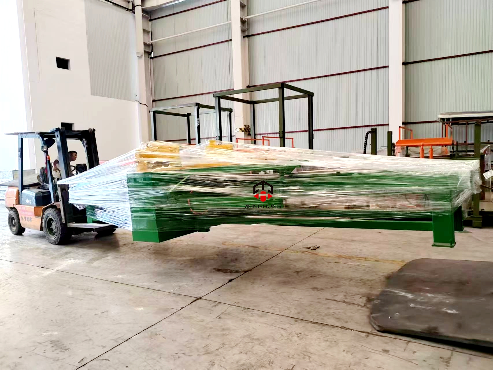 carga de la máquina de dimensionamiento de madera contrachapada