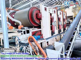 Máquina de preprensado continuo para producción de tableros de partículas y paneles a base de madera